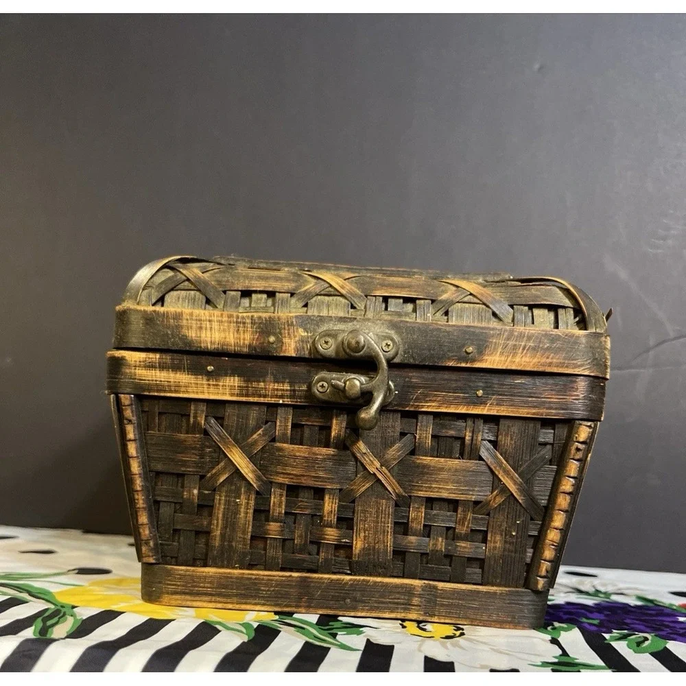 Vintage Woven‎ Wood Basket/ Box With Lid Hinged Lever Closure7x4x5  (2051)